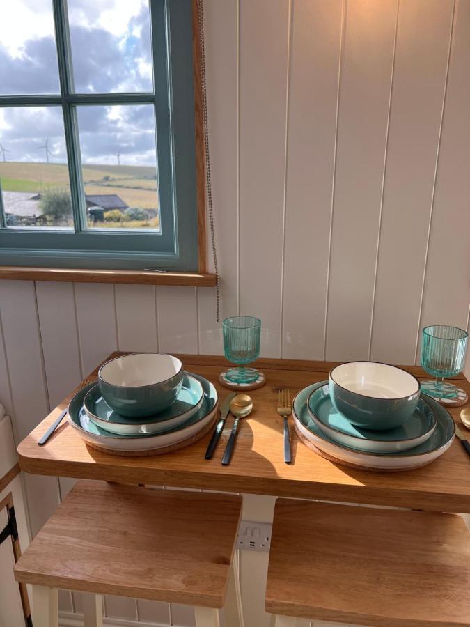 Toms Hut And Robins Rest Shepherd Huts Near ويدبريدج المظهر الخارجي الصورة