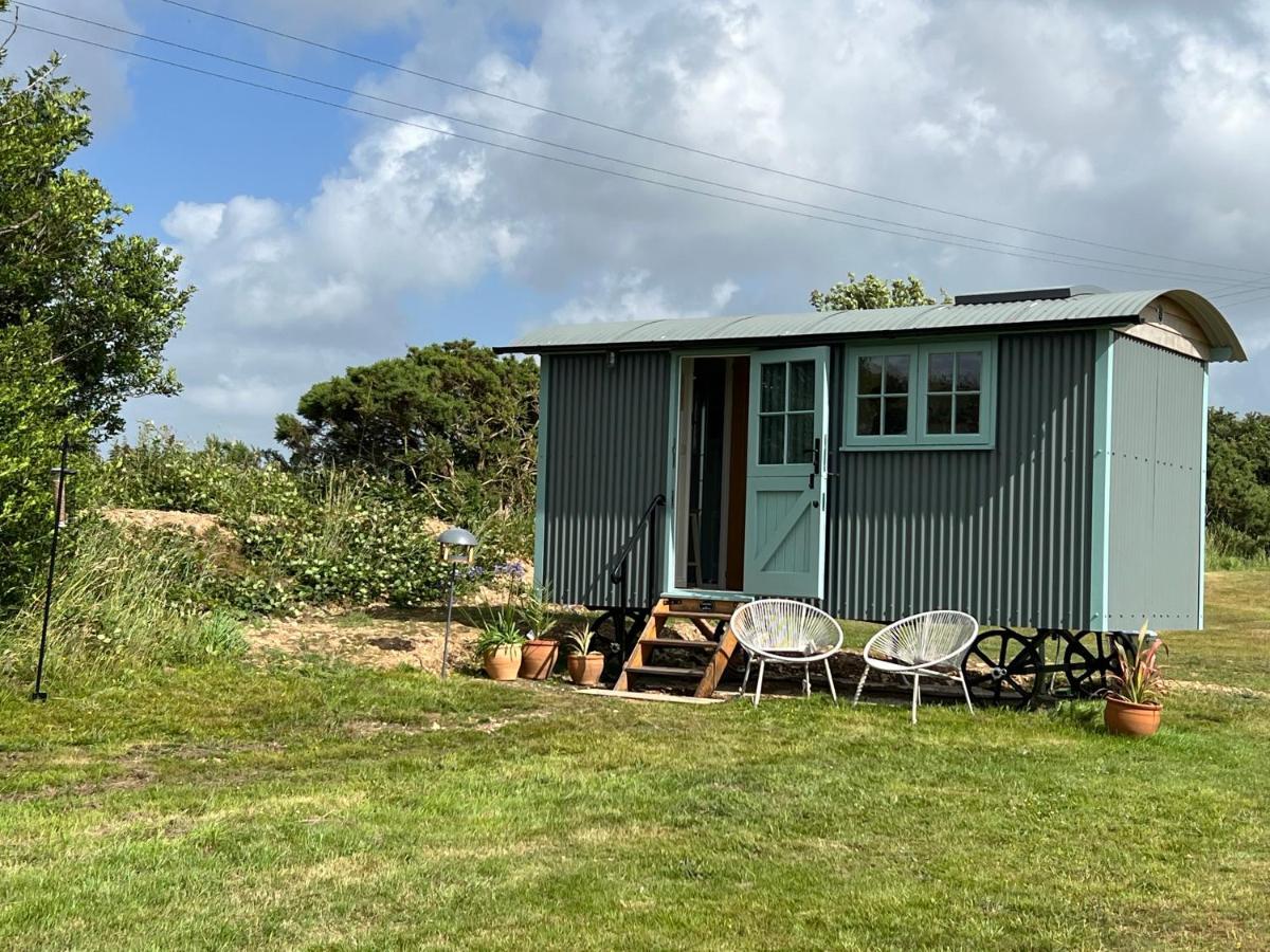 Toms Hut And Robins Rest Shepherd Huts Near ويدبريدج المظهر الخارجي الصورة