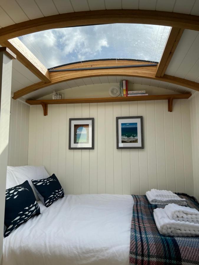 Toms Hut And Robins Rest Shepherd Huts Near ويدبريدج المظهر الخارجي الصورة